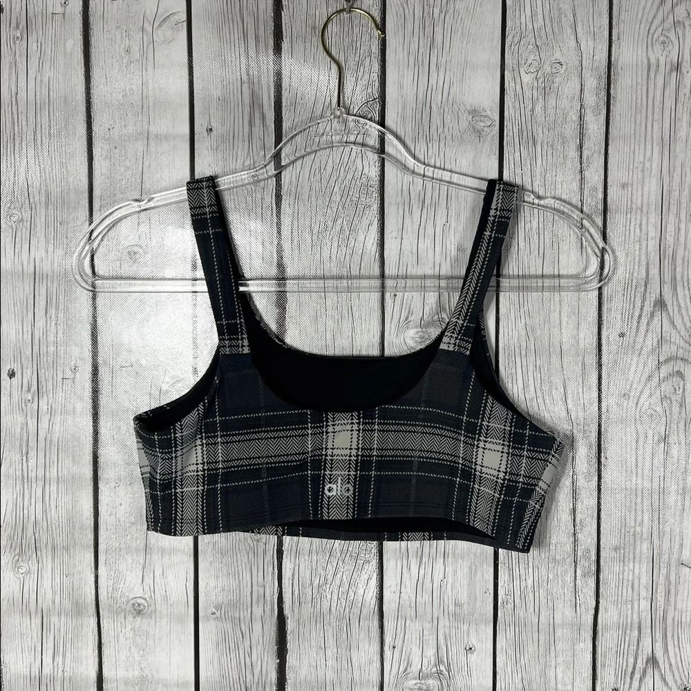 Alo yoga sports bra size M